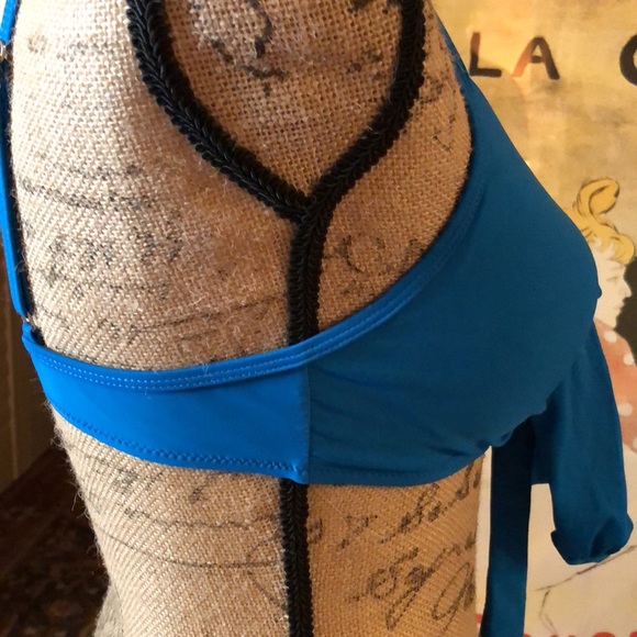 Beautiful blue bikini top M/L D/DD cup 😍💙☀️🌴💕 - Picture 4 of 12